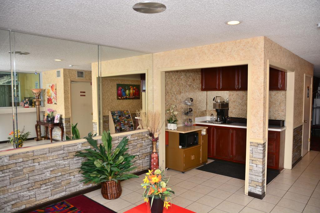 Scottish Inn And Suites Tomball Esterno foto