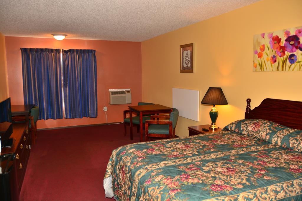 Scottish Inn And Suites Tomball Esterno foto