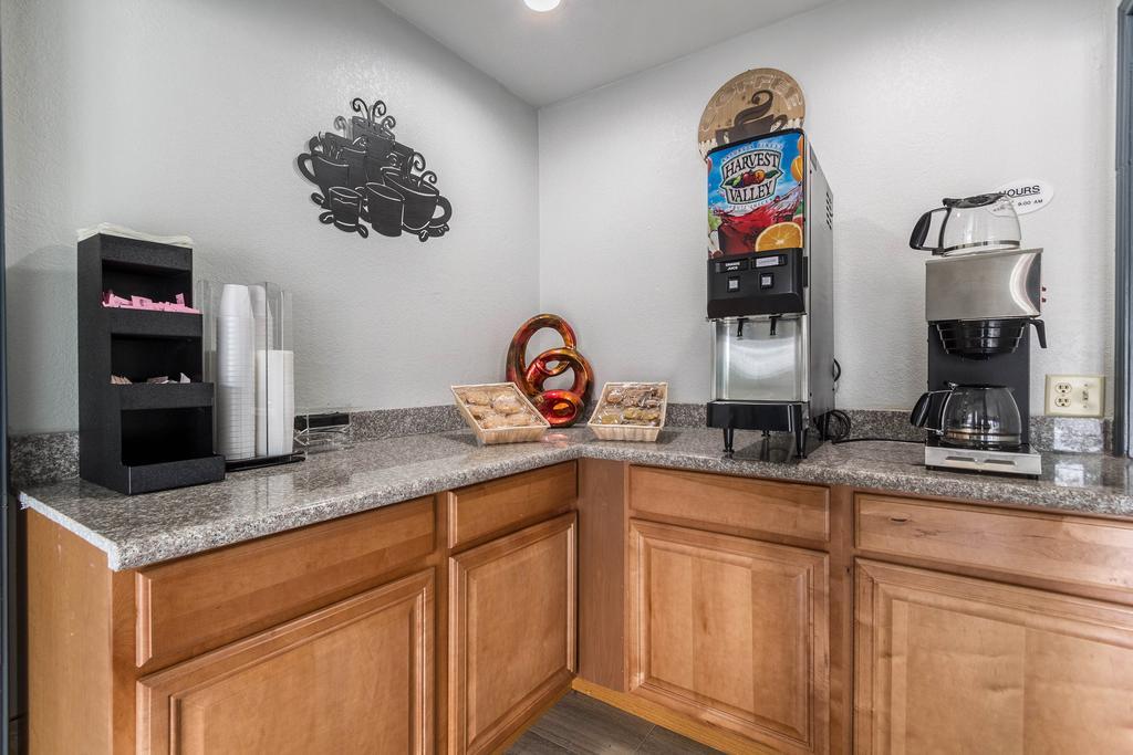 Scottish Inn And Suites Tomball Esterno foto