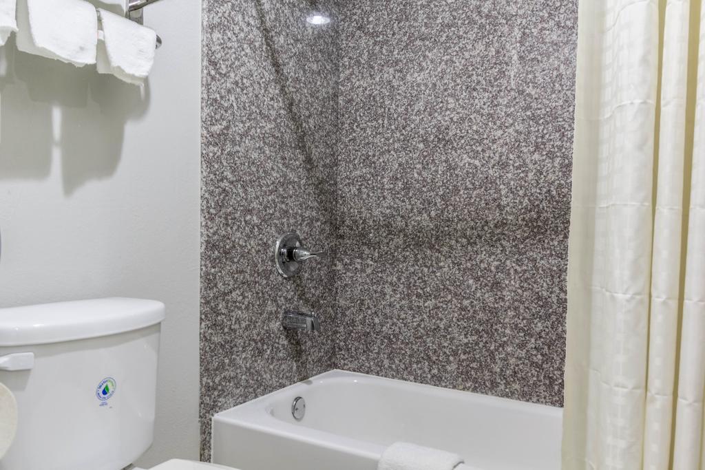 Scottish Inn And Suites Tomball Esterno foto