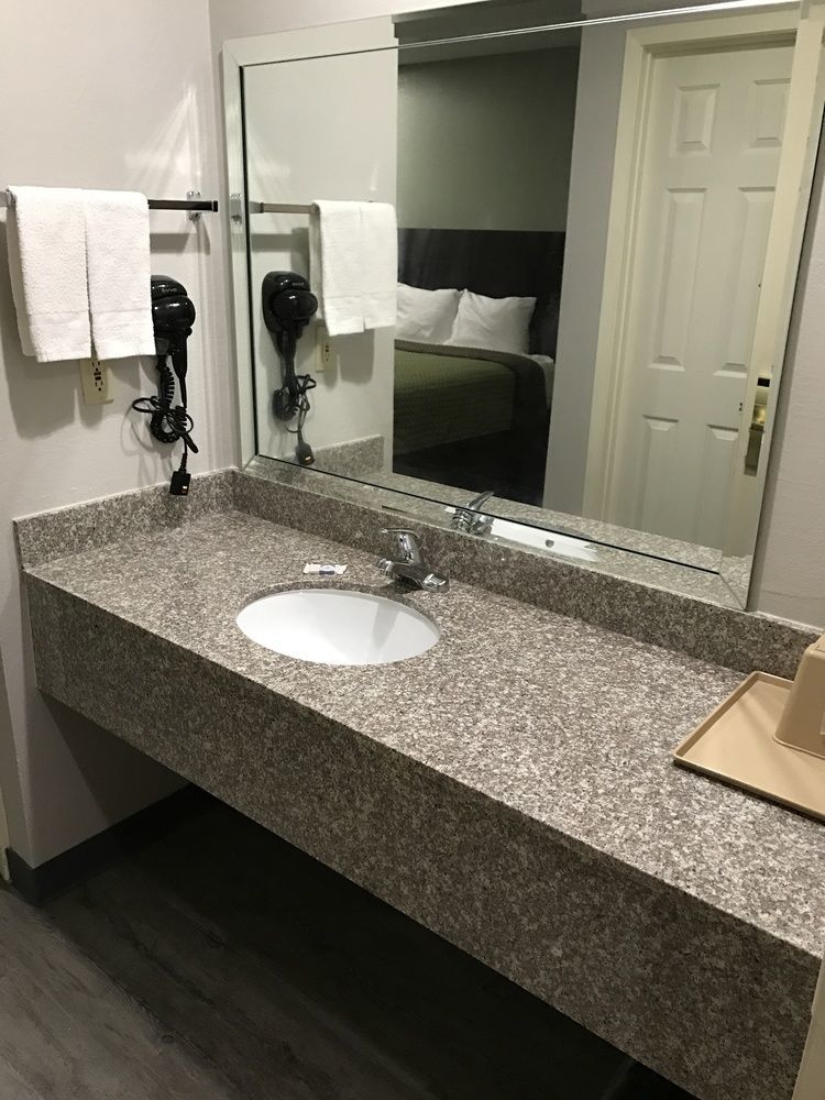 Scottish Inn And Suites Tomball Esterno foto